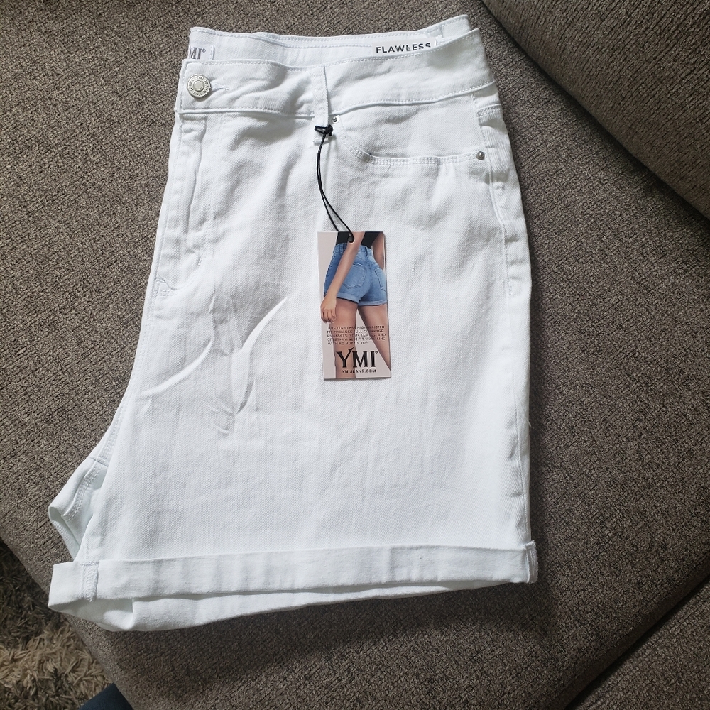 YMI High-rise Shorts, size 20